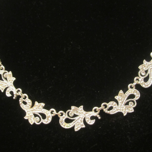 Rhinestone Silvertone Necklace Earrings Set EUC - Picture 4 of 7